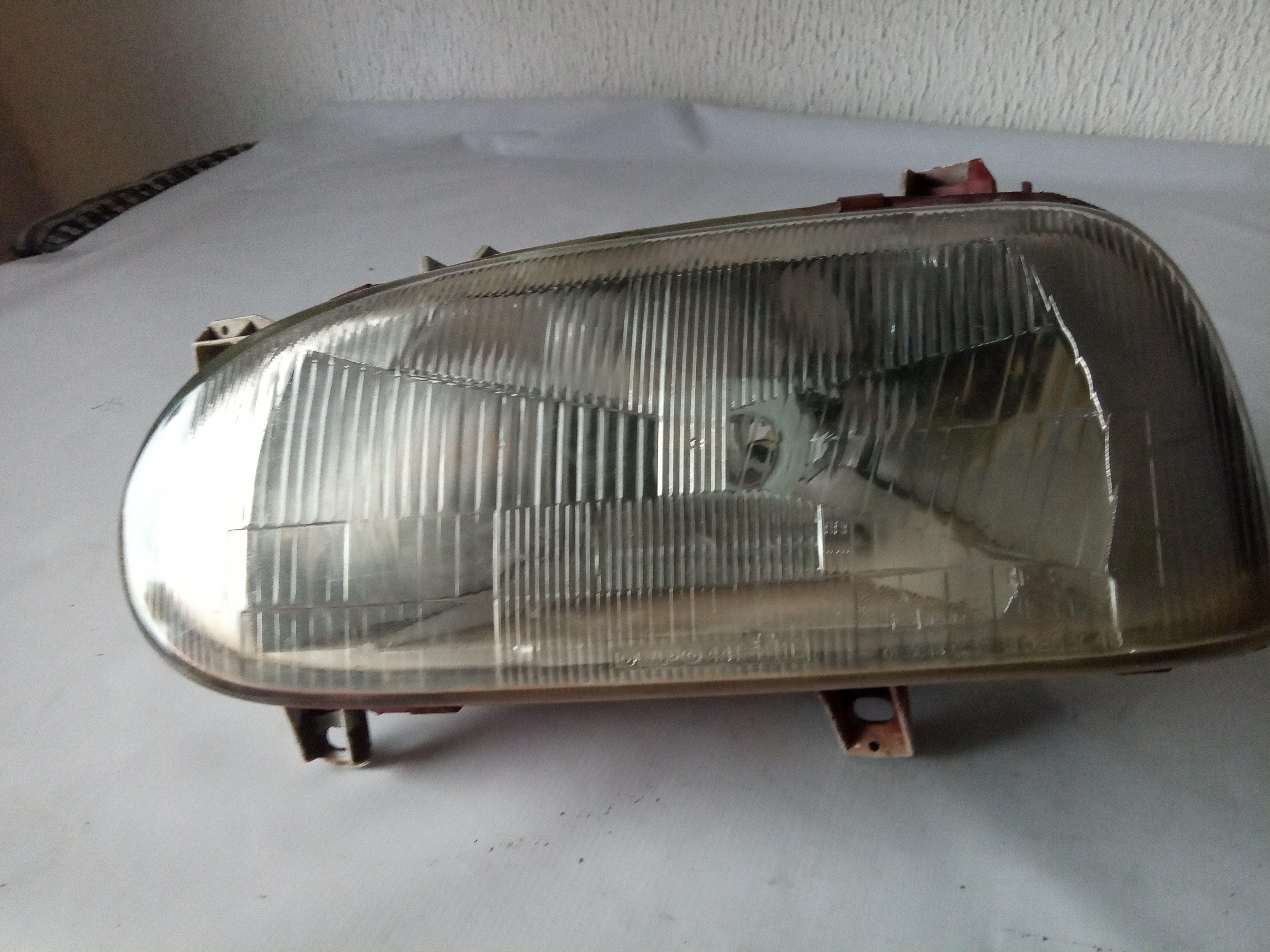 Farol Golf lado esquerdo 1995 ate 1999.