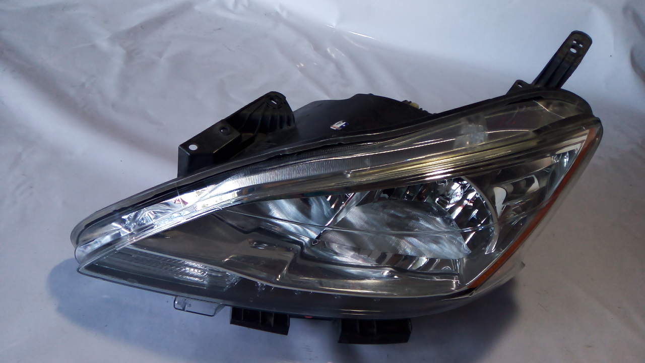 Farol Nissan Sentra 2014